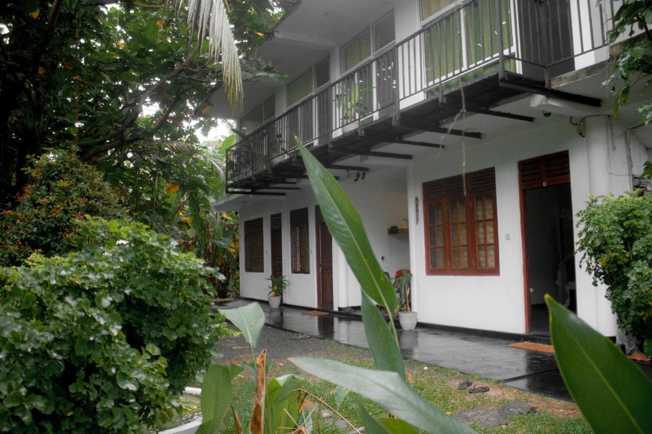 Bananas Mirissa Hotel Exterior photo